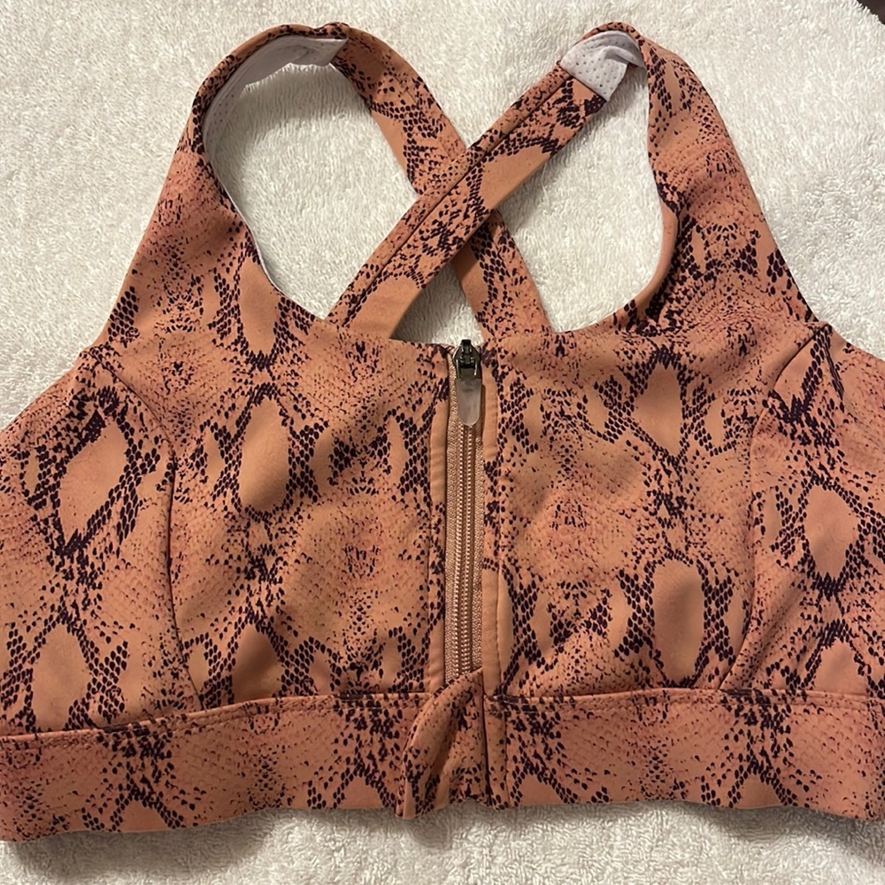 Cordaw high impact, zip up support bra, size medium